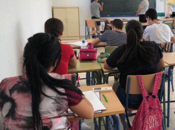 Jóvenes participan en un taller de búsqueda de empleo en el Centro Senda de Sevilla