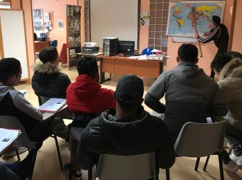 Jóvenes realizan un taller de preparación para entrevistas de trabajo en el Centro Senda de Santander