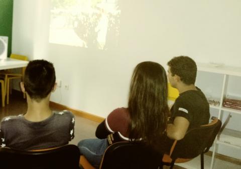 Los jóvenes del Centro Senda de Ourense llevan a cabo un taller de educación en relaciones afectivas