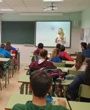 Una profesional del Centro Senda de Ciudad Real imparte un taller de educación emocional e igualdad a estudiantes de 3º de la ESO