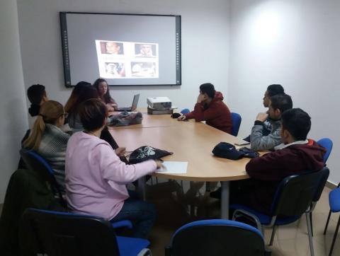 Los jóvenes atendidos en el Centro Senda de Ciudad Real asisten a un taller sobre lenguaje inclusivo