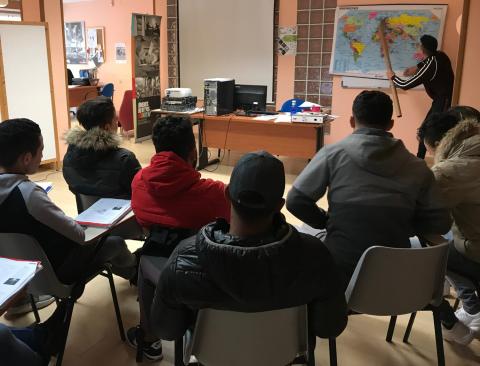 Jóvenes realizan un taller de preparación para entrevistas de trabajo en el Centro Senda de Santander