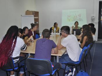 Los jóvenes atendidos en el Centro Senda de Sevilla participan en un taller sobre el uso saludable del ocio y el tiempo libre