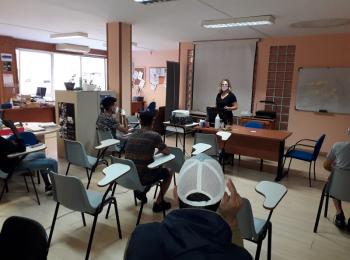 Jóvenes atendidos en el Centro Senda de Santander realizan un taller de habilidades sociales