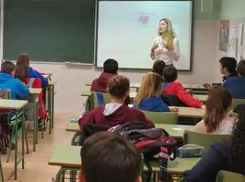 Una profesional del Centro Senda de Ciudad Real imparte un taller de educación emocional e igualdad a estudiantes de 3º de la ESO