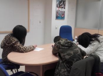 Jóvenes atendidos en el Centro Senda de Madrid asisten a un taller sobre salud afectivo-sexual