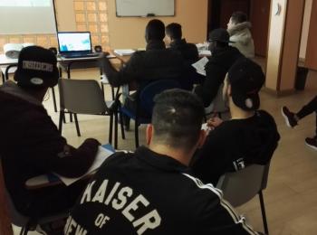 Los jóvenes atendidos en el Centro Senda de Cantabria participan en un taller sobre ejercicio físico