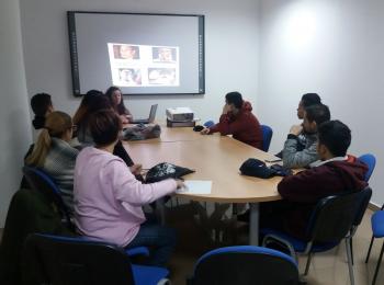 Los jóvenes atendidos en el Centro Senda de Ciudad Real asisten a un taller sobre lenguaje inclusivo