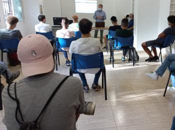 Seis personas atendidas en el Centro Senda de Murcia participan en una charla sobre economía práctica para la vida diaria